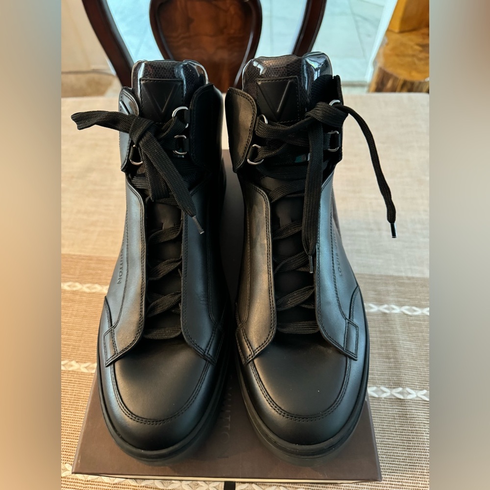 Louis Vuitton **Brand New** Souliers sneakers 10.5LV 11.5us mens